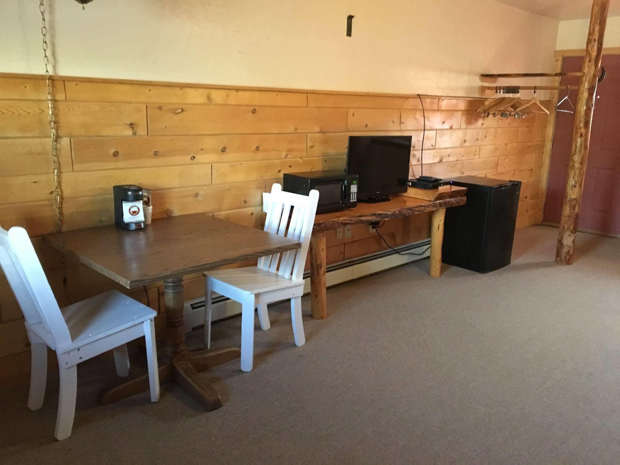 Chinook Winds Motel Dubois Εξωτερικό φωτογραφία